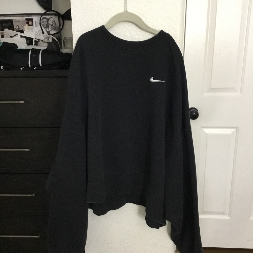 Large Nike cropped hoodie